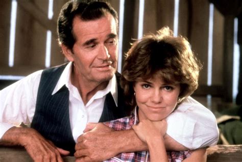 Murphy's romance james garner - James Garner The son of an Oklahoma carpet layer, James Garner did stints in the Army and merchant marines before working as a model. ... notably his likable but mercurial pharmacist in Murphy's Romance (1985), for which he received an Oscar nomination, and his multifaceted co-starring stints with James Woods in the TV movies Promise (1986) and ...